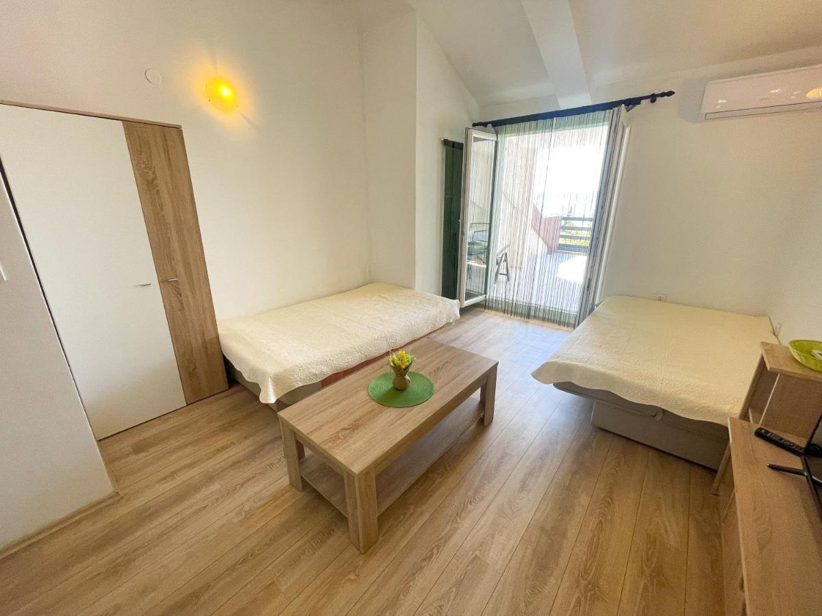 Apartmani Milan Crikvenica Exterior foto
