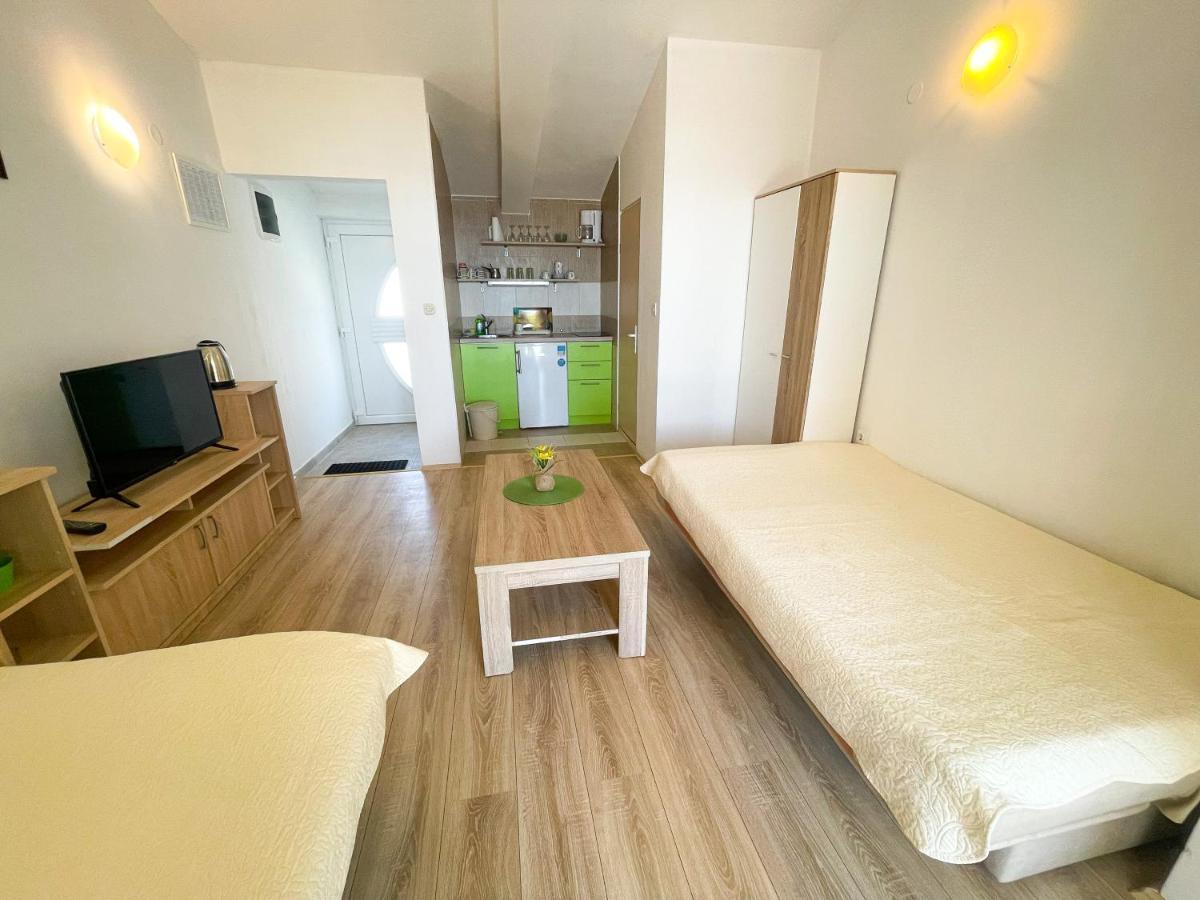 Apartmani Milan Crikvenica Exterior foto