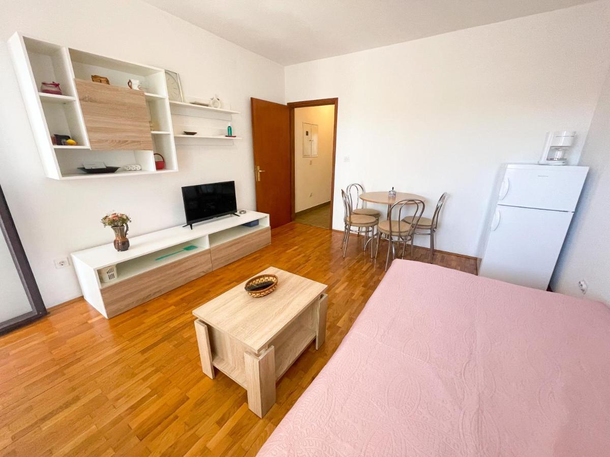 Apartmani Milan Crikvenica Exterior foto