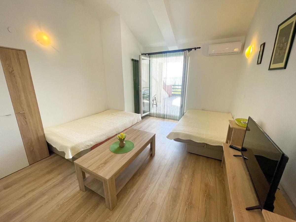 Apartmani Milan Crikvenica Exterior foto