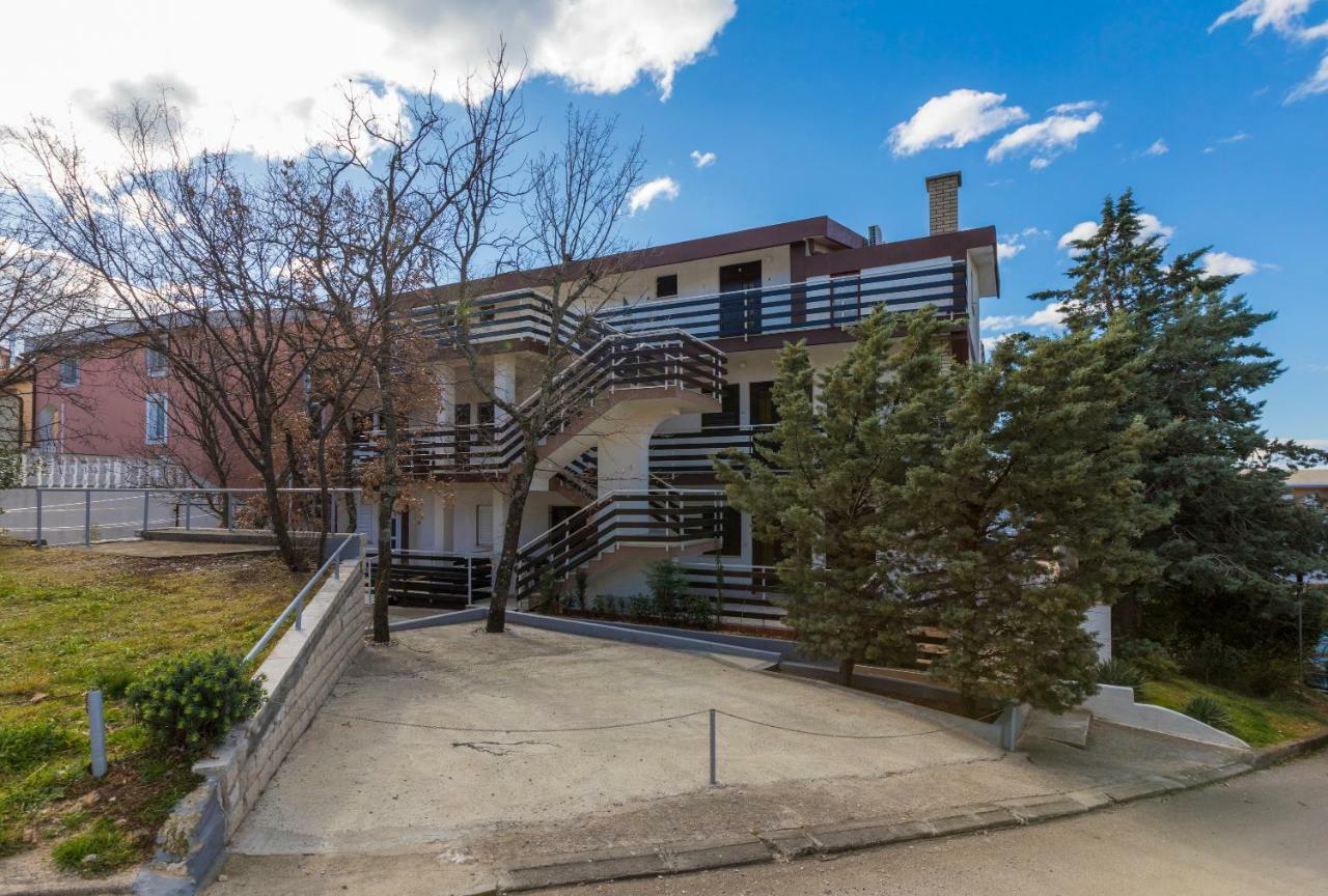 Apartmani Milan Crikvenica Exterior foto