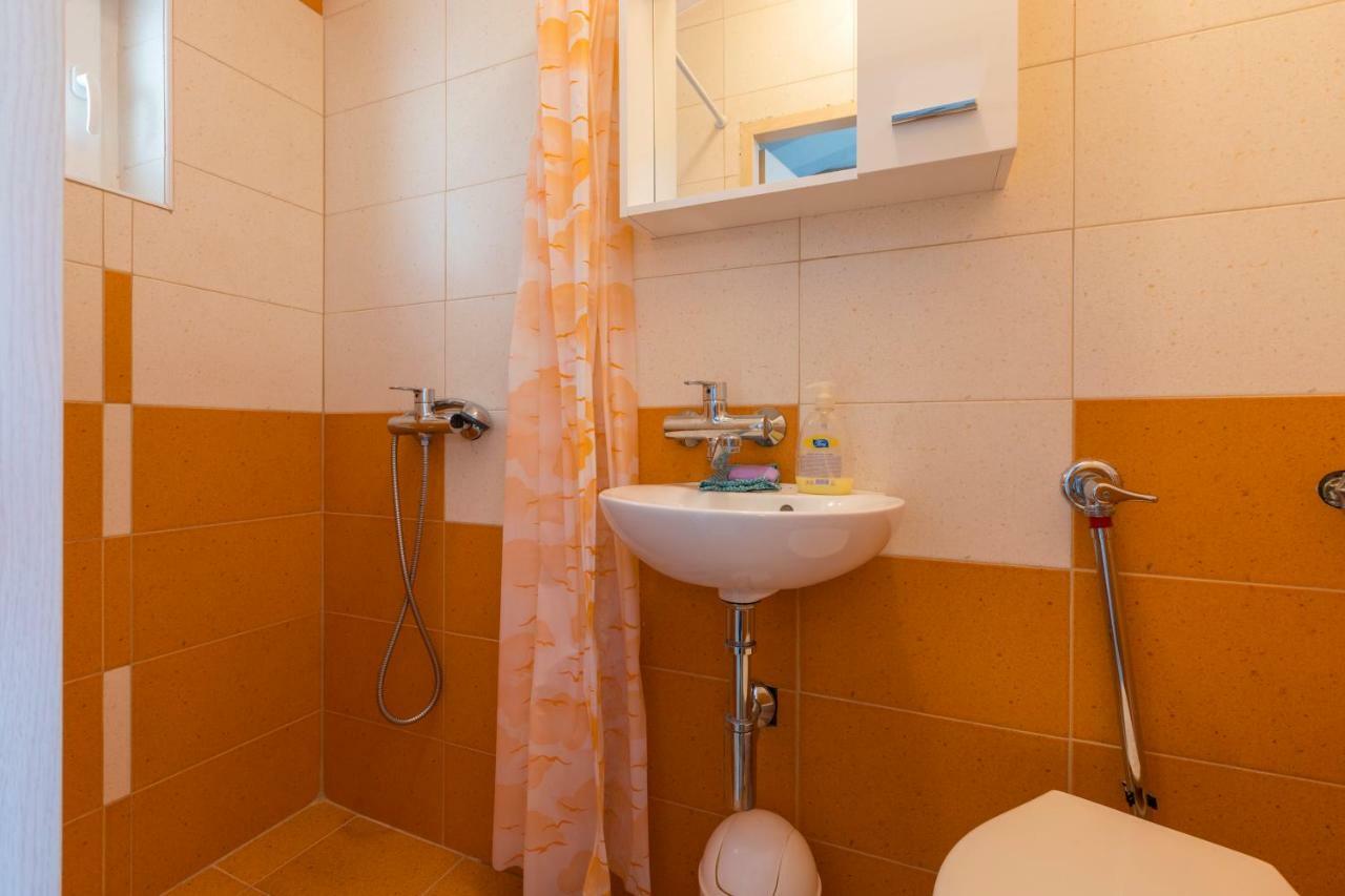 Apartmani Milan Crikvenica Exterior foto