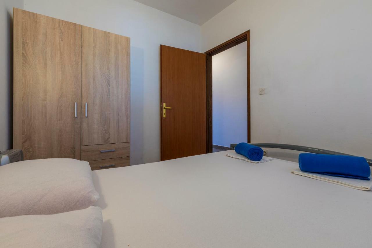 Apartmani Milan Crikvenica Exterior foto